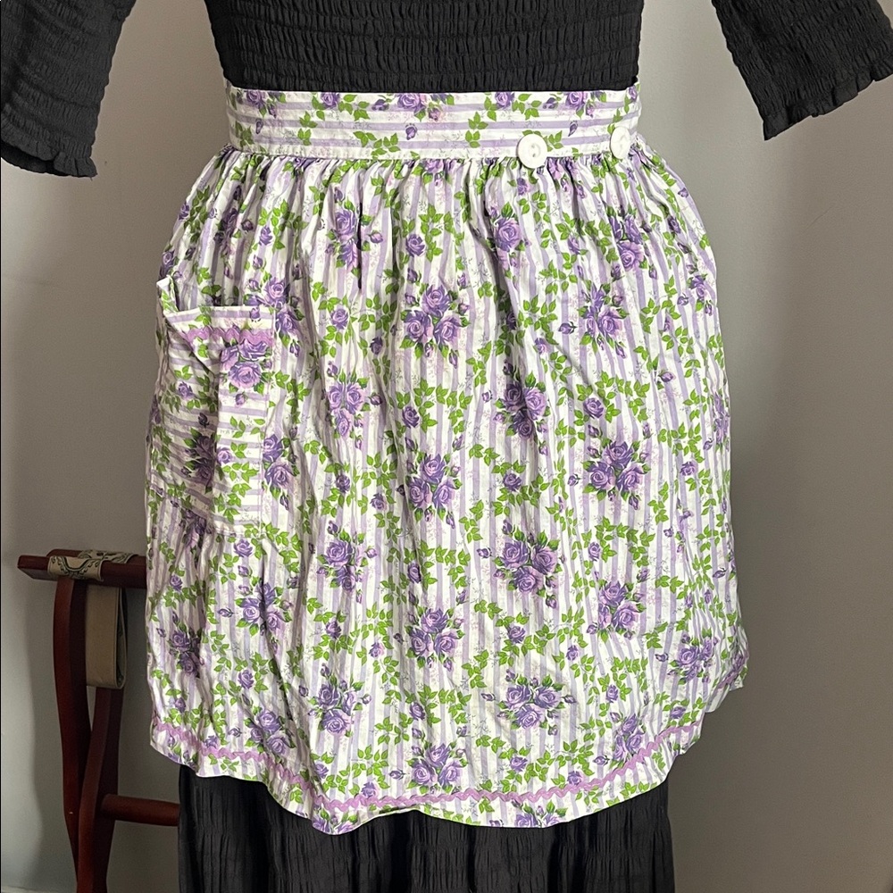 Vintage Purple Roses Apron 🌹